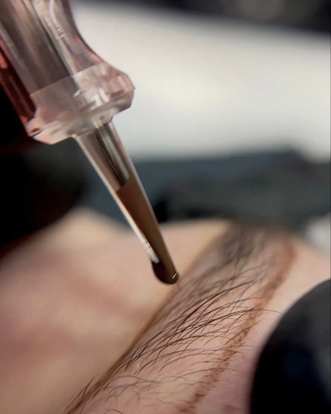 Micropigmentare retuș la Madiny Tattoo București